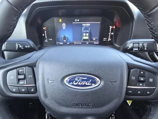 New 2025 Oxford White Ford XLT image 32