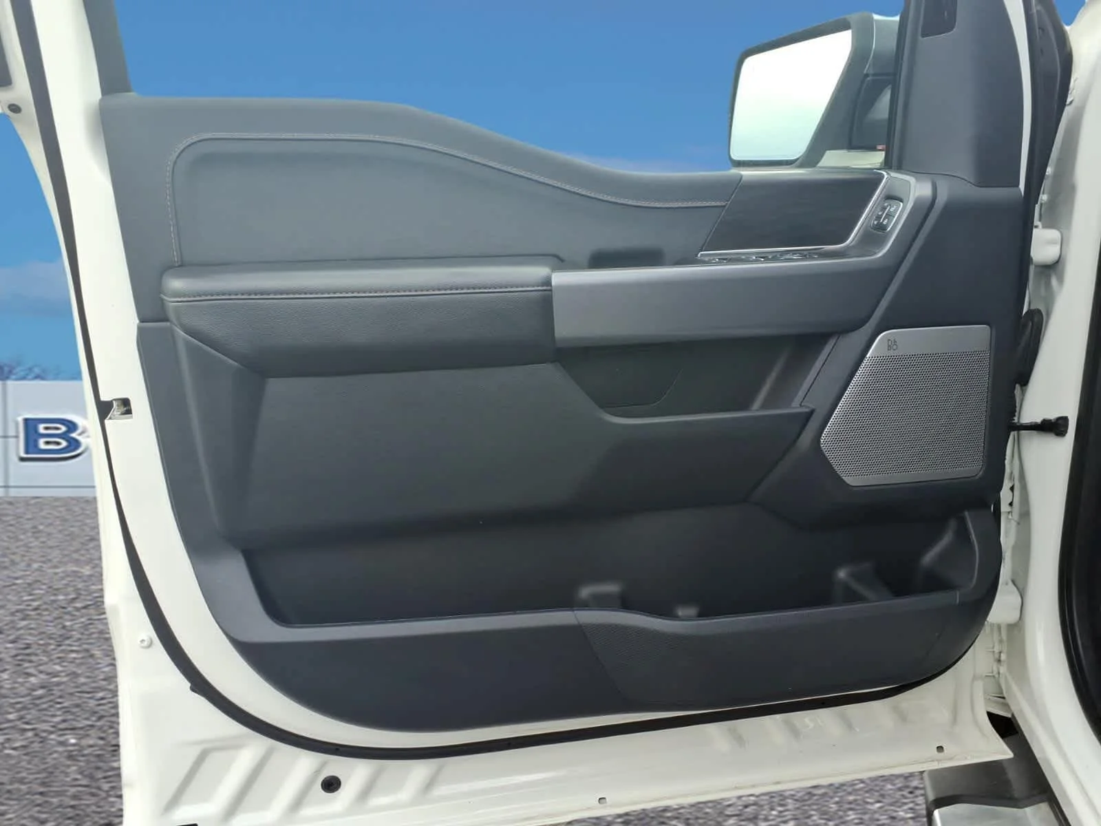 Used 2025 Star White Metallic Tri-Coat Ford LARIAT image 11
