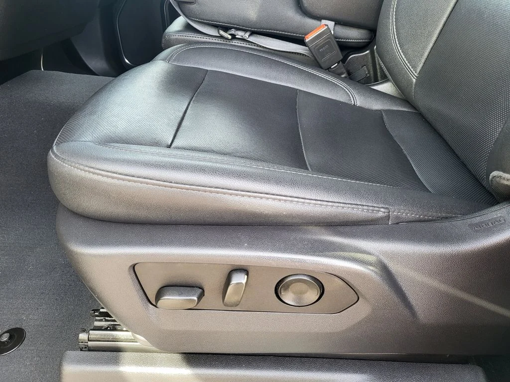 Used 2024 Sterling Metallic GMC SLT image 17