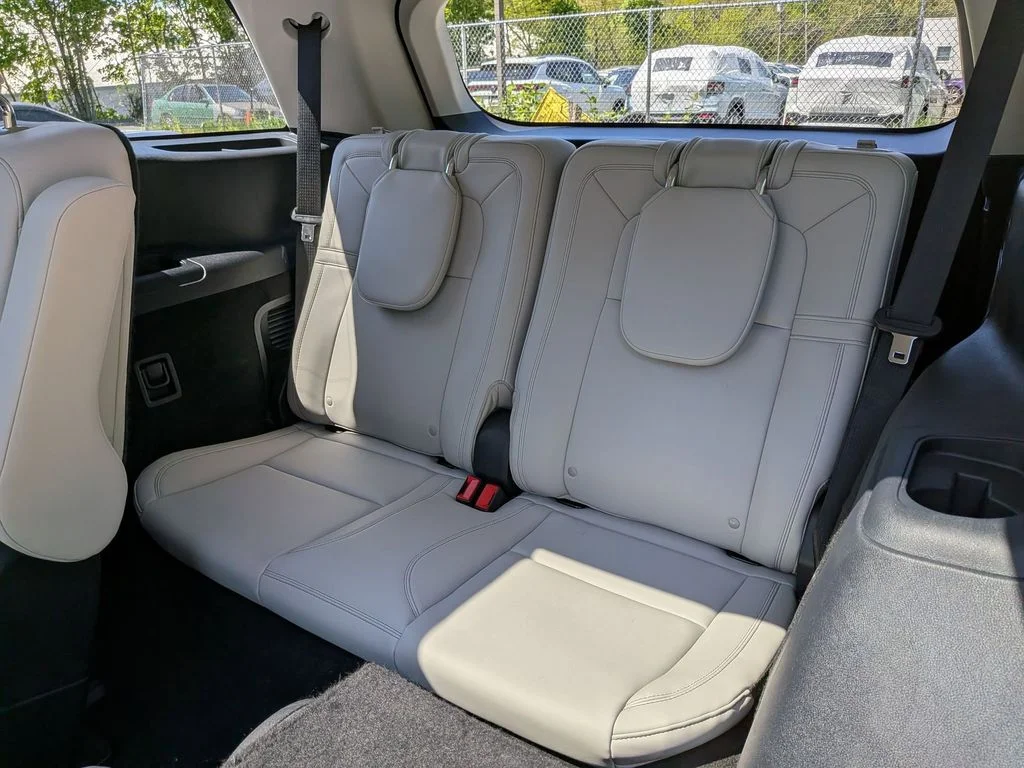 Used 2025 Gray Lincoln Reserve image 31