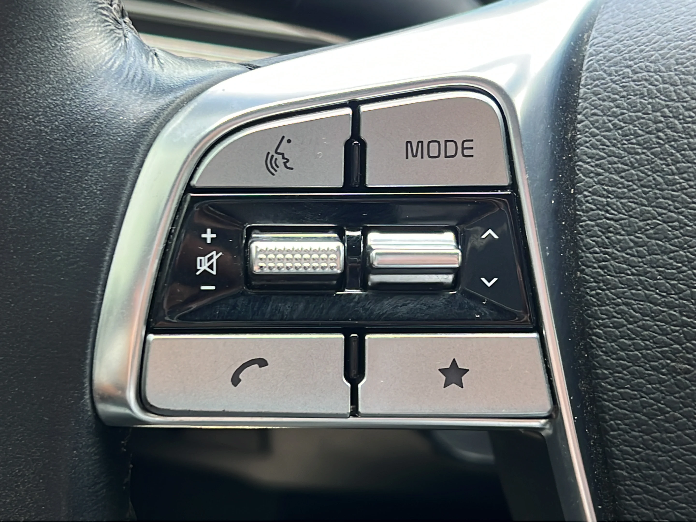 Used 2023 Glacial White Pearl Kia EX image 21