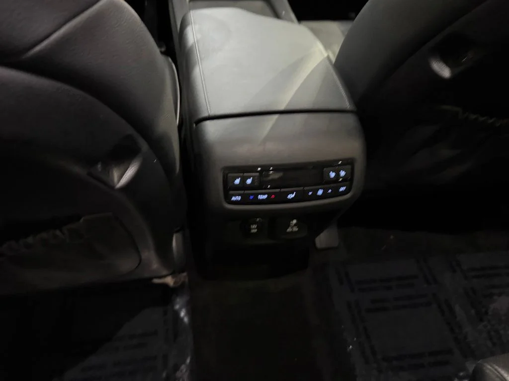 Used 2023 Graphite Hyundai Limited image 28