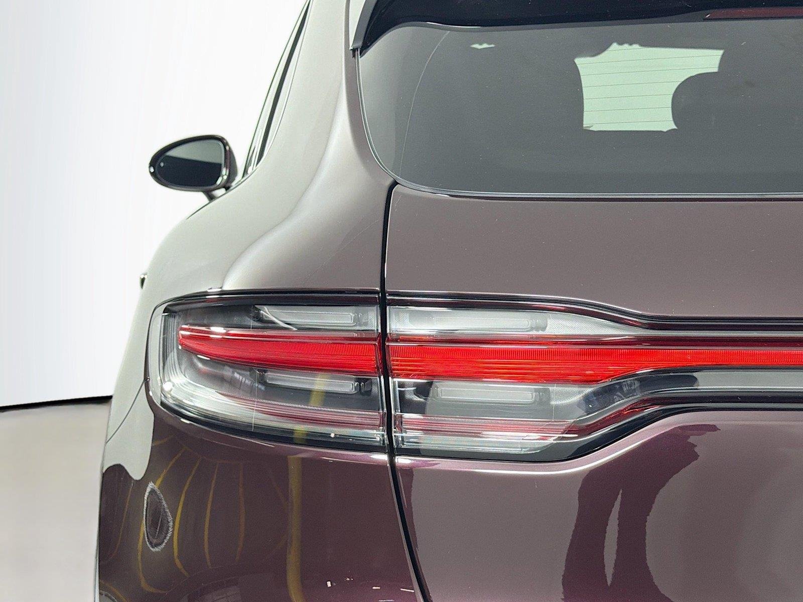 2026 Porsche Macan T - Photo 16