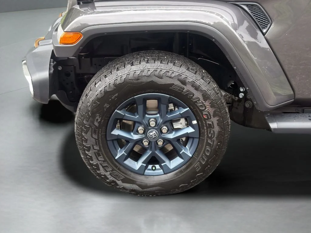 New 2026 Granite Crystal Metallic Clear-Coat Exterior Paint Jeep 85th Anniversary Edition image 30