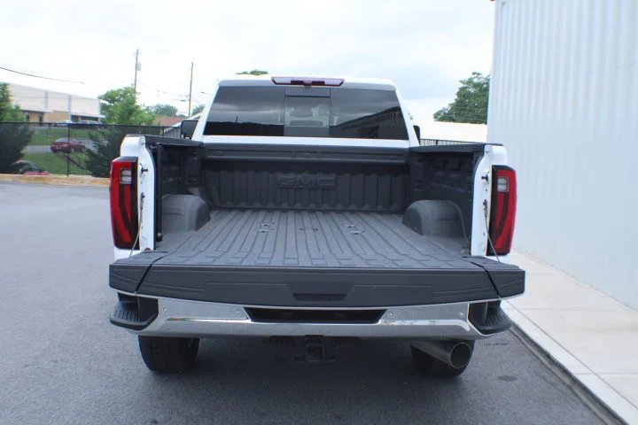 Used 2025 Summit White GMC SLT image 19