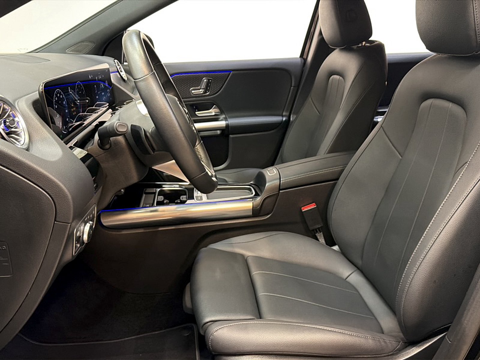 Used 2025 Night Black Mercedes-Benz 4MATIC® image 11