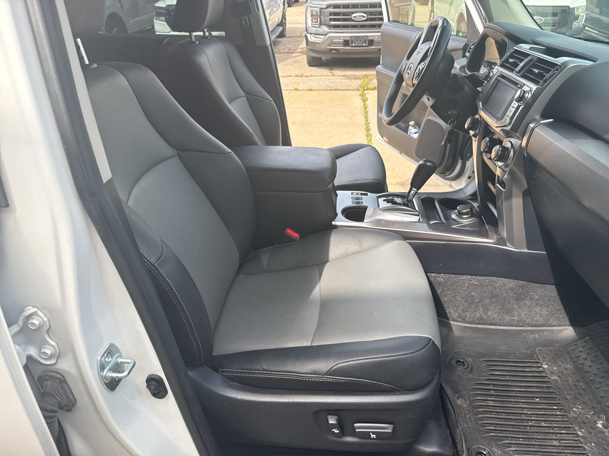 Used 2019 Super White Toyota SR5 Premium image 12