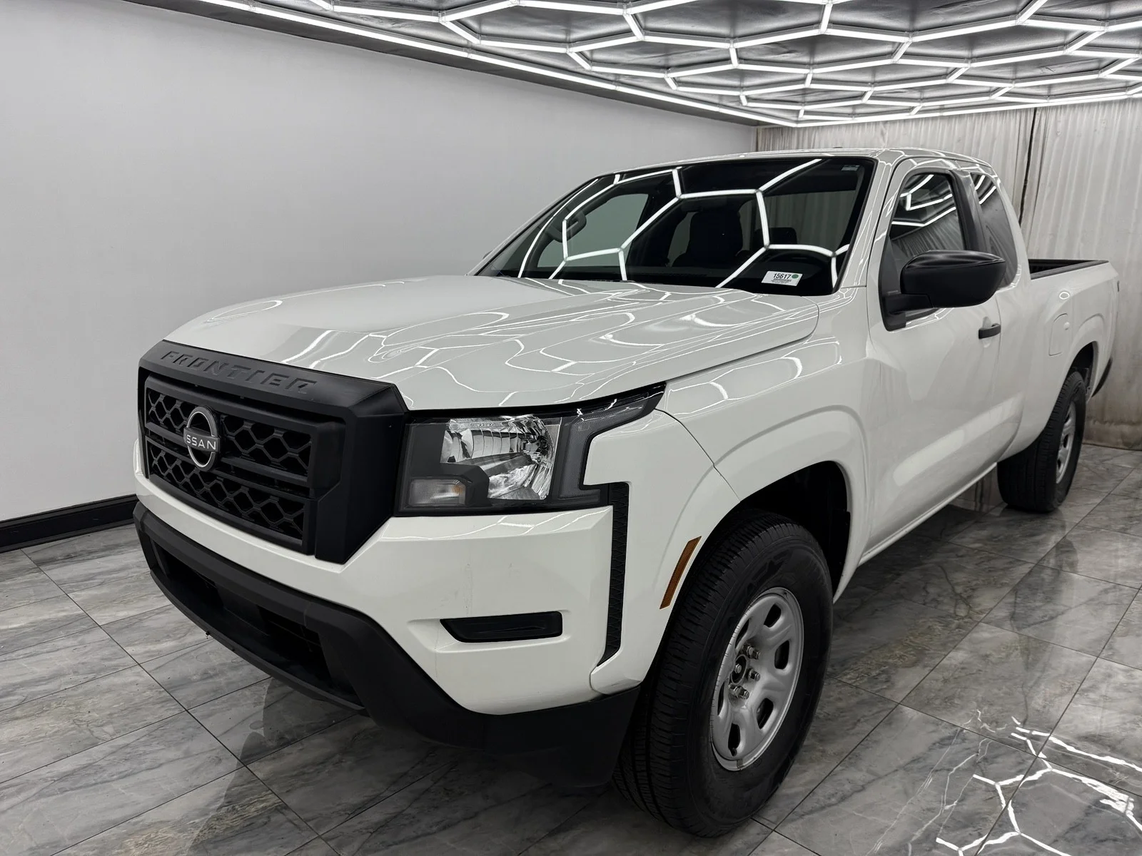 Used 2024 Glacier White Nissan S king cab 4x2 image 3