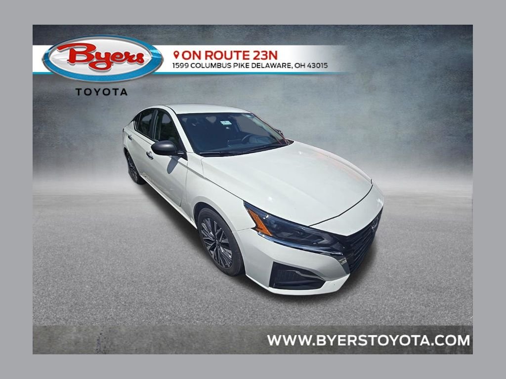 Used 2025 Glacier White Nissan 2.5 SV image 1