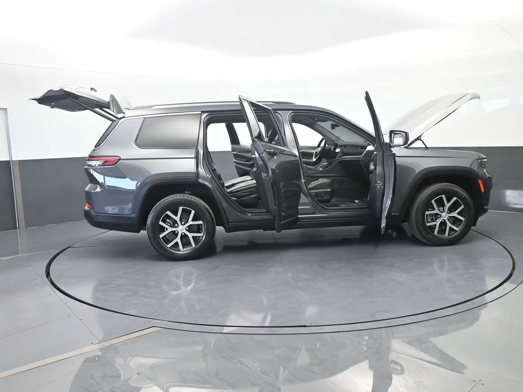 Used 2023 Baltic Gray Metallic Clearcoat Jeep Limited image 77