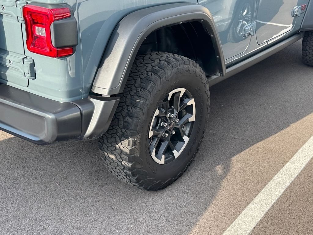 Used 2025 Gray Jeep Rubicon image 13