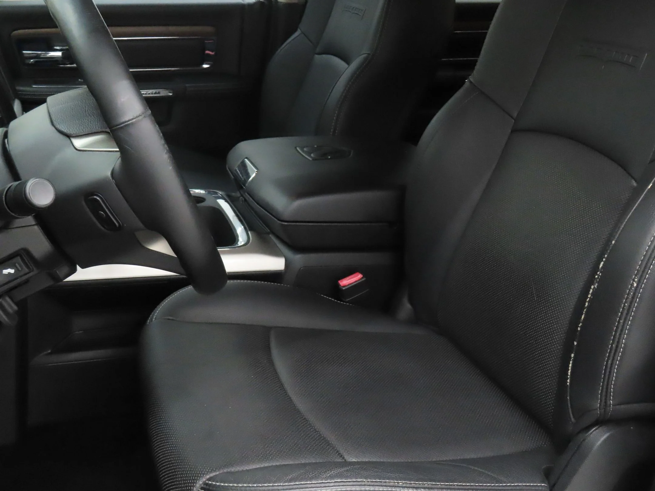 Used 2017 Silver Ram Laramie image 11
