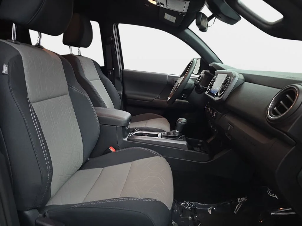 Used 2020 Silver Toyota SR5 image 10