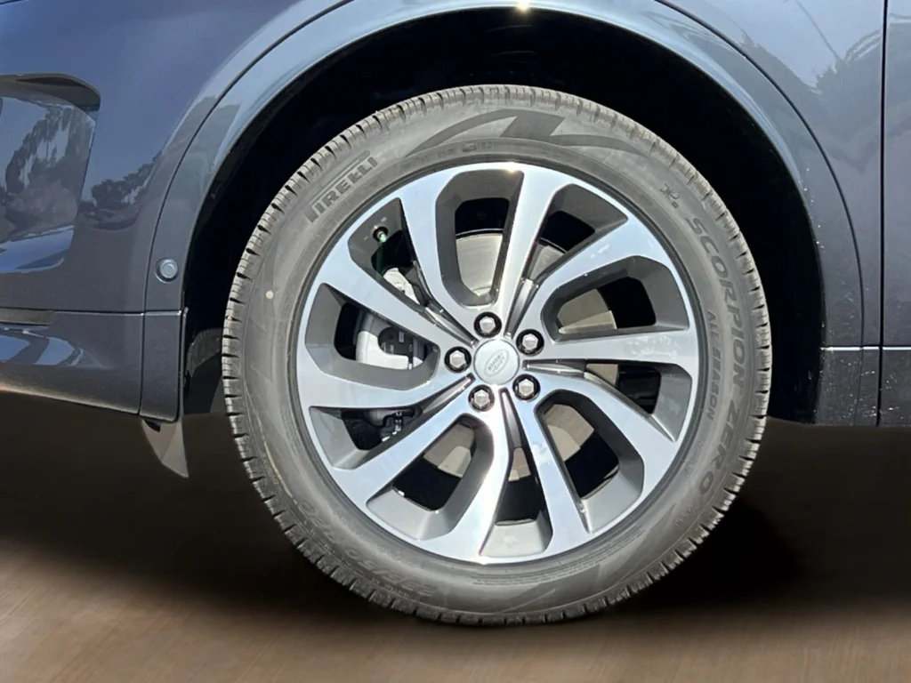 Used 2025 Blue Land Rover S image 17
