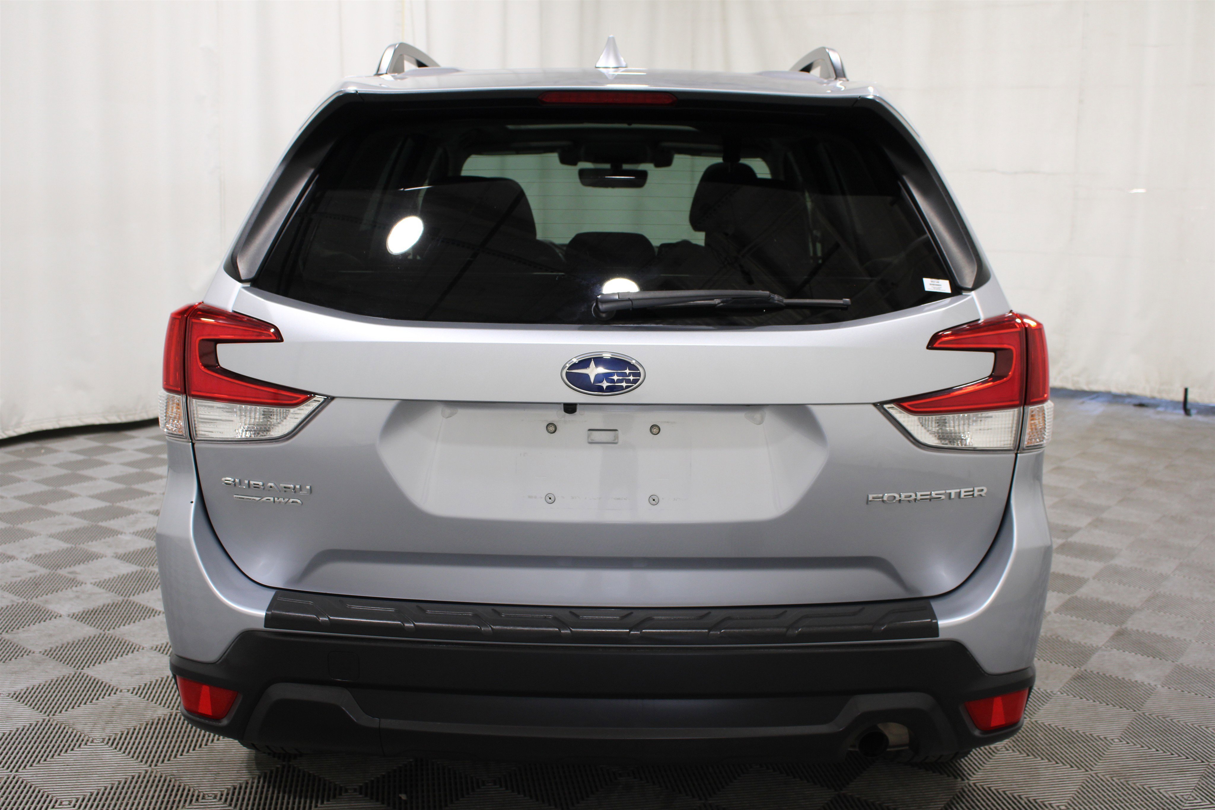 Used 2020 Ice Silver Metallic Subaru Premium image 31
