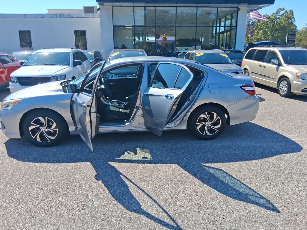 Used 2017 Silver Honda LX image 16