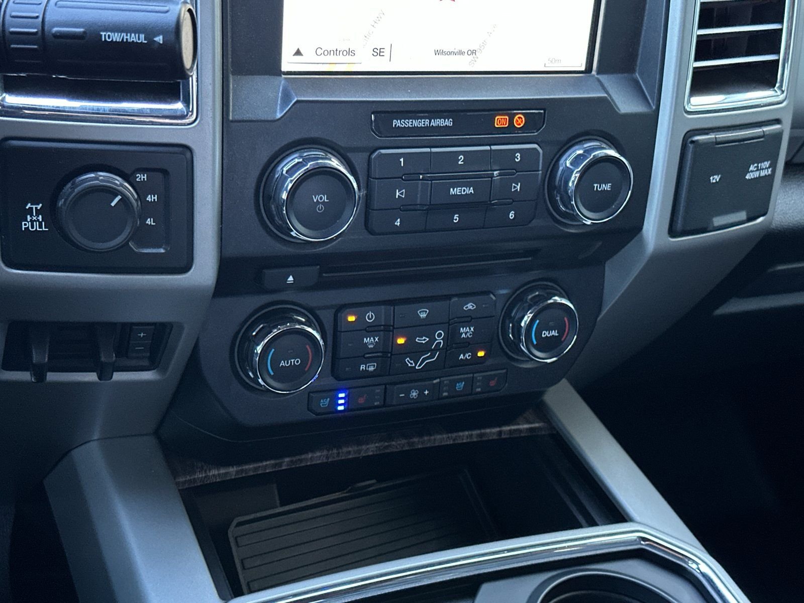 Used 2017 White Gold Metallic Ford Lariat image 19