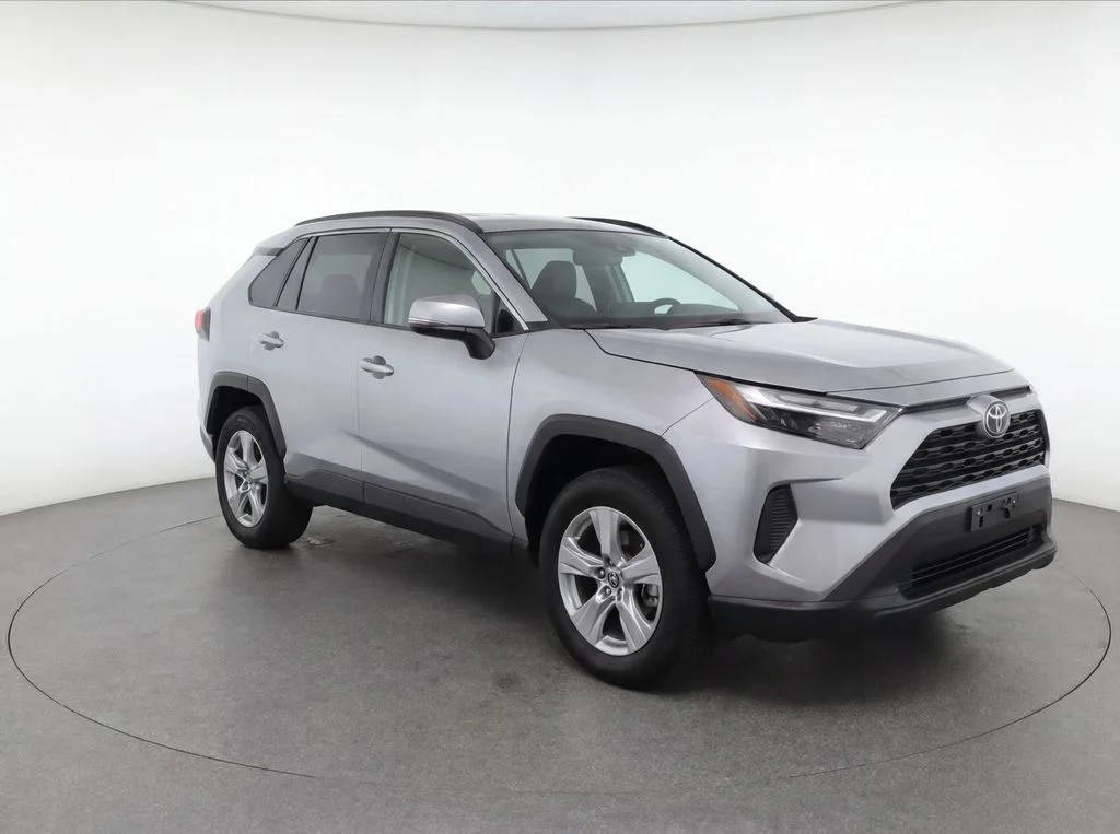 Used 2023 Silver Toyota XLE image 3
