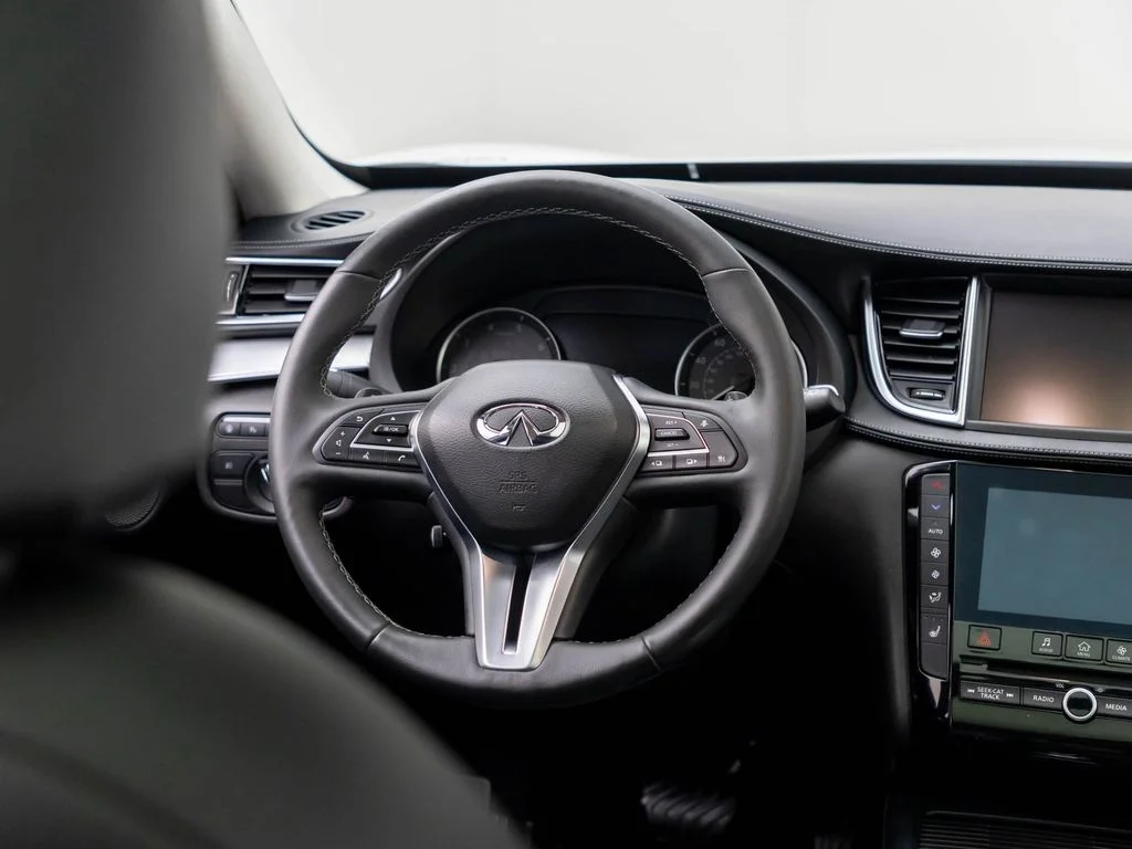 Used 2019 White INFINITI ESSENTIAL image 11