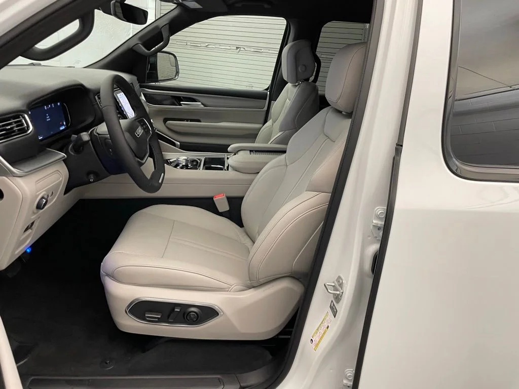 New 2026 White Jeep  image 17