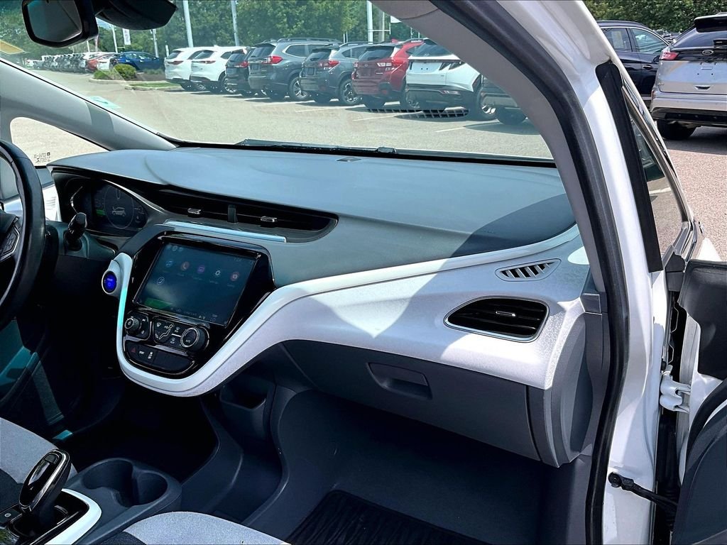 Used 2017 White Chevrolet LT image 13
