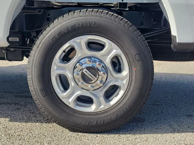 New 2026 Oxford White Ford XLT image 8