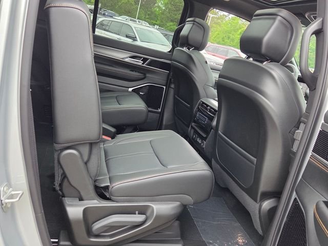 New 2026 Silver-Zynith Exterior Paint Jeep  image 15