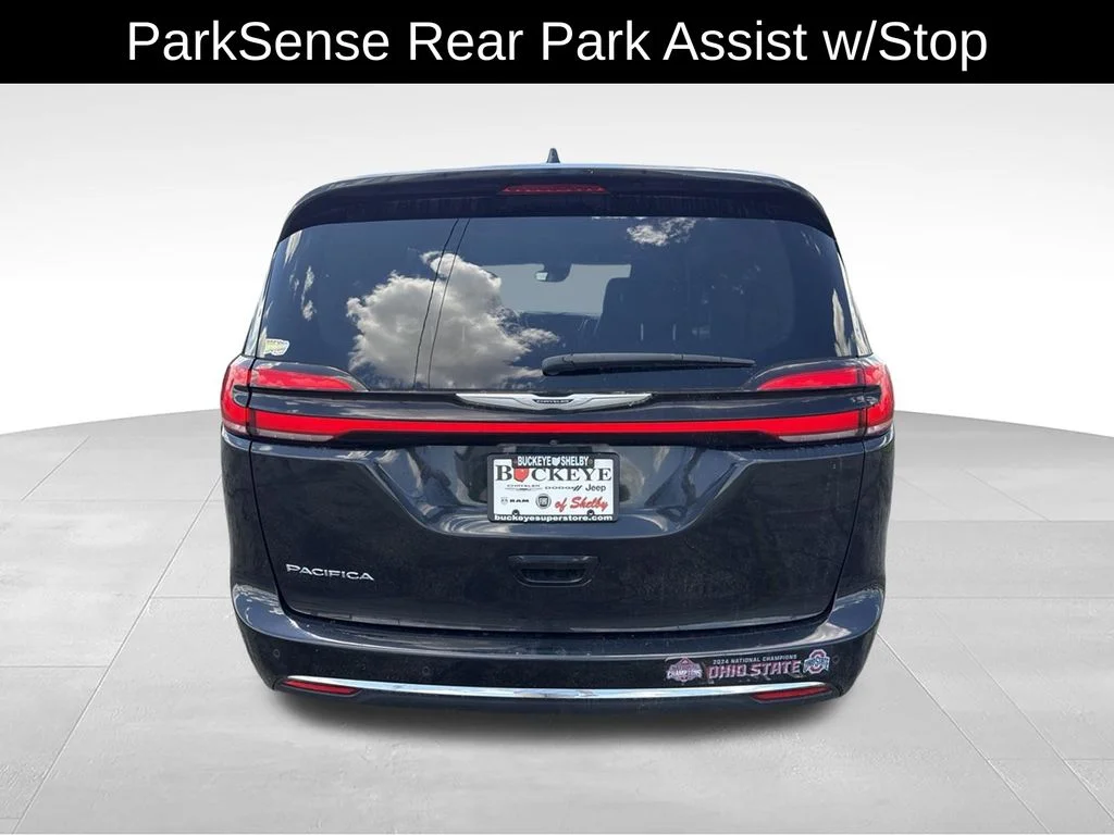 Used 2022 Black Chrysler Touring L image 4