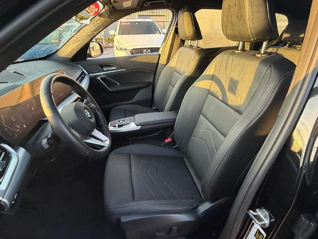 Used 2024 Black BMW xDrive28i image 10