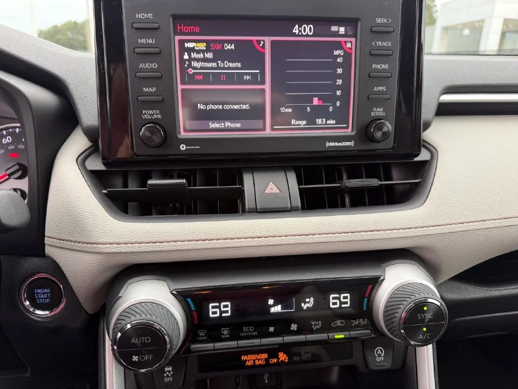 Used 2020 White Toyota XLE image 12