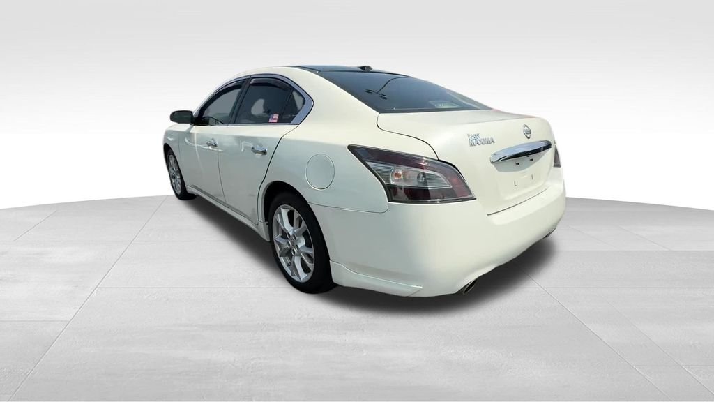 Used 2013 Pearl White Nissan 3.5 SV image 4