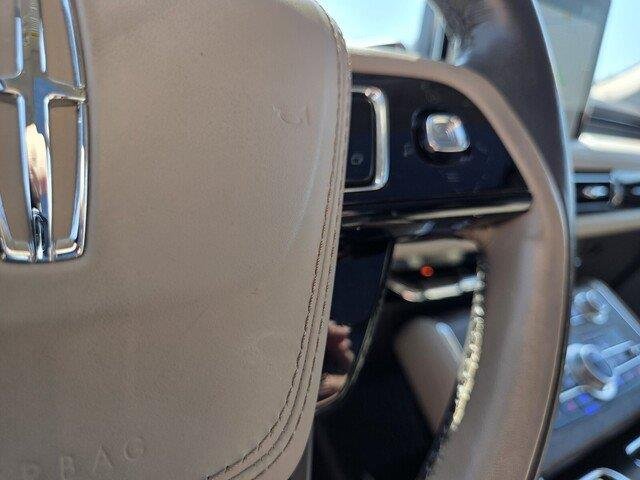 Used 2023 Flight Blue Metallic Clearcoat Lincoln Reserve image 16