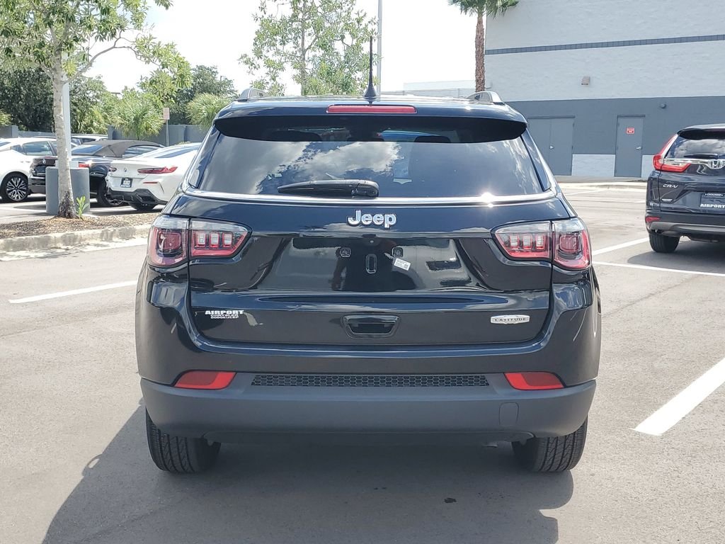 Used 2022 Black Jeep Latitude image 7