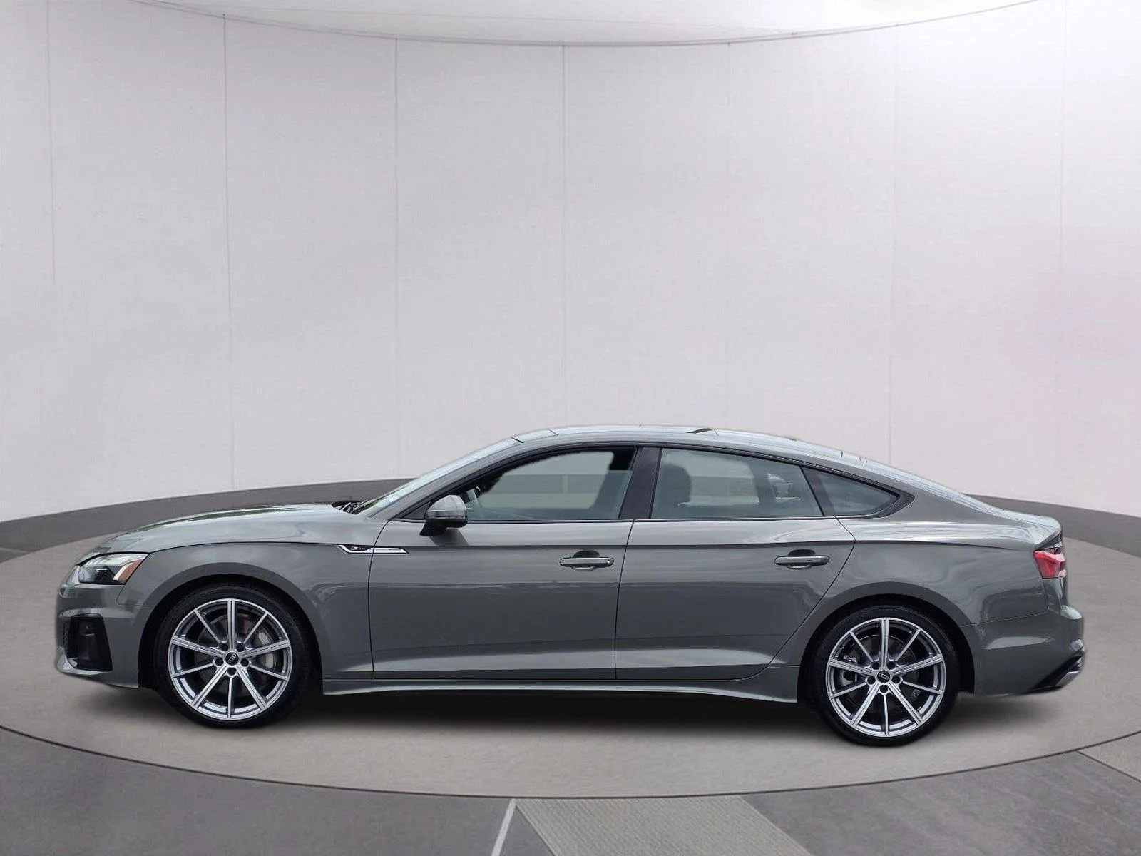 Used 2025  Audi S line Premium image 8