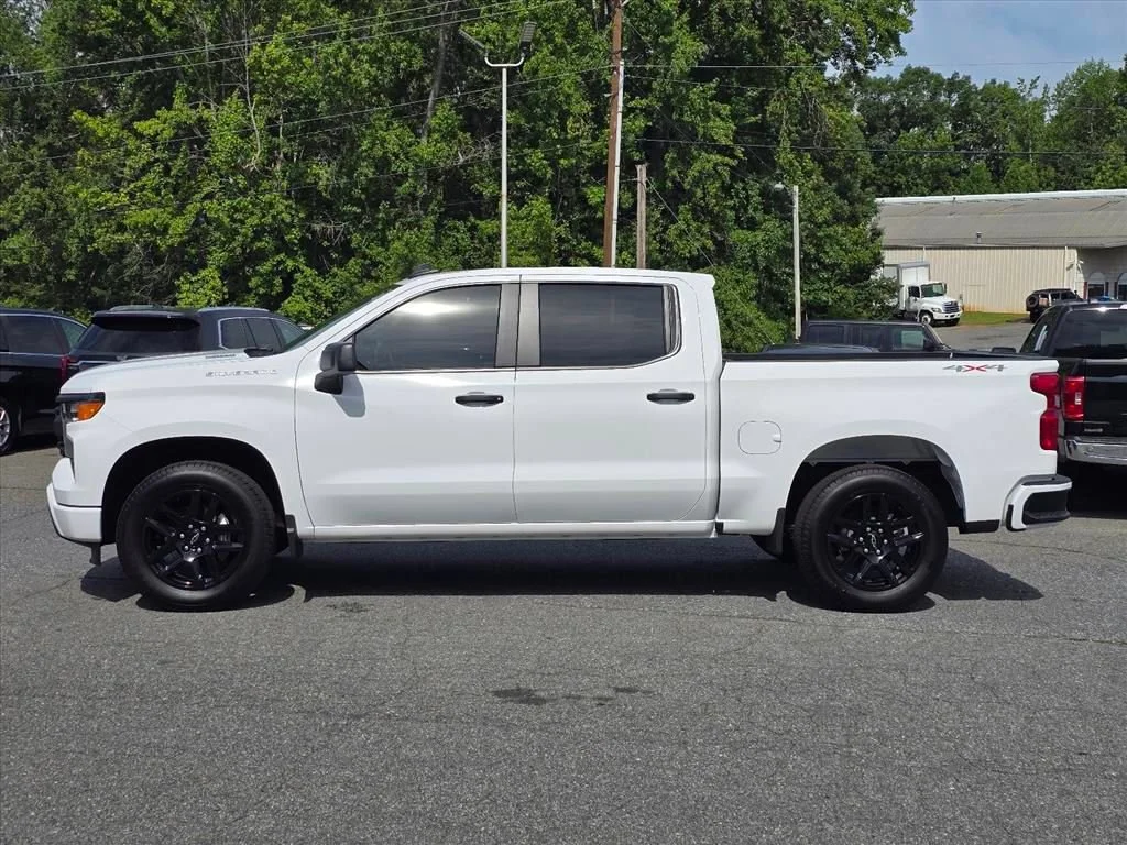 Used 2025 Summit White Chevrolet Custom image 23
