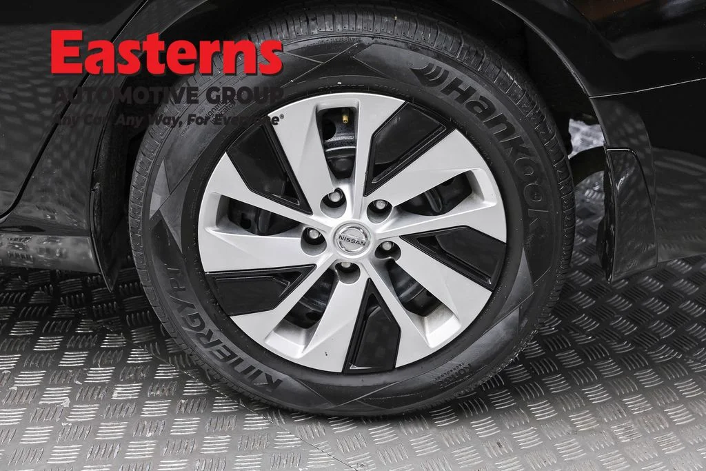 Used 2020 Black Nissan 2.5 S image 8