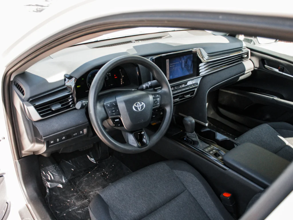 Used 2025 Wind Chill Pearl Toyota XSE image 8