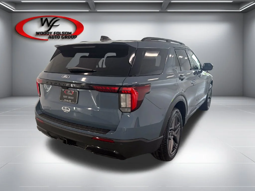 New 2027 Vapor Blue Metallic Ford ST-Line image 6