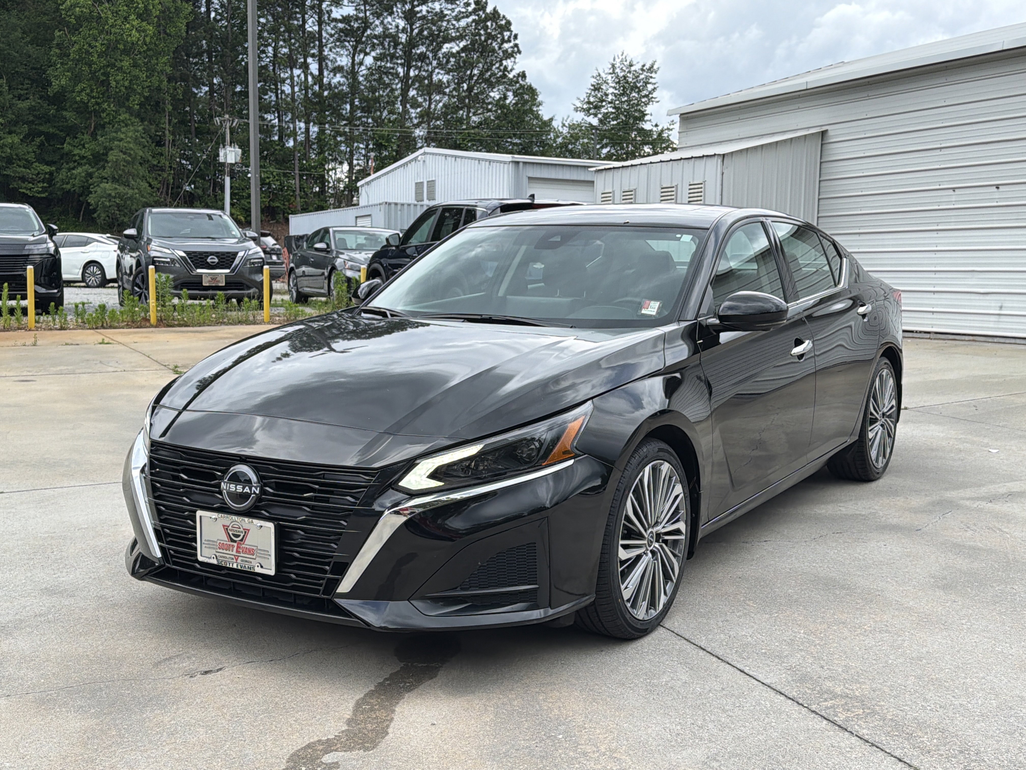 Used 2024 Super Black Nissan 2.5 SL image 4