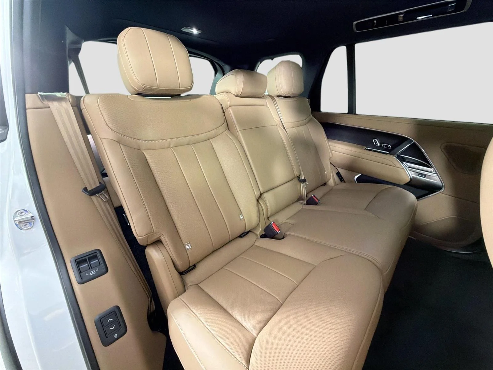 2025 Land Rover Range Rover SE - Photo 25