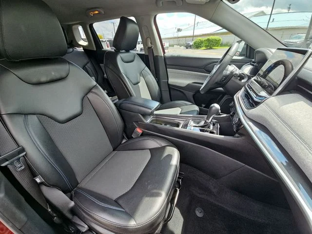 Used 2022 Red Jeep Latitude image 28