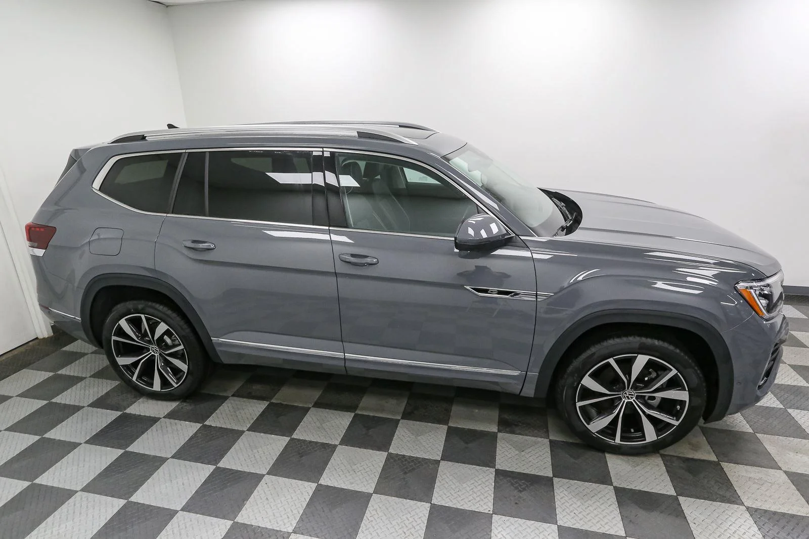 New 2026 Pure Gray Volkswagen 2.0T SEL Premium R-Line image 5