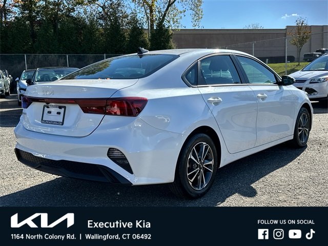 2023 Kia Forte LXS photo 2