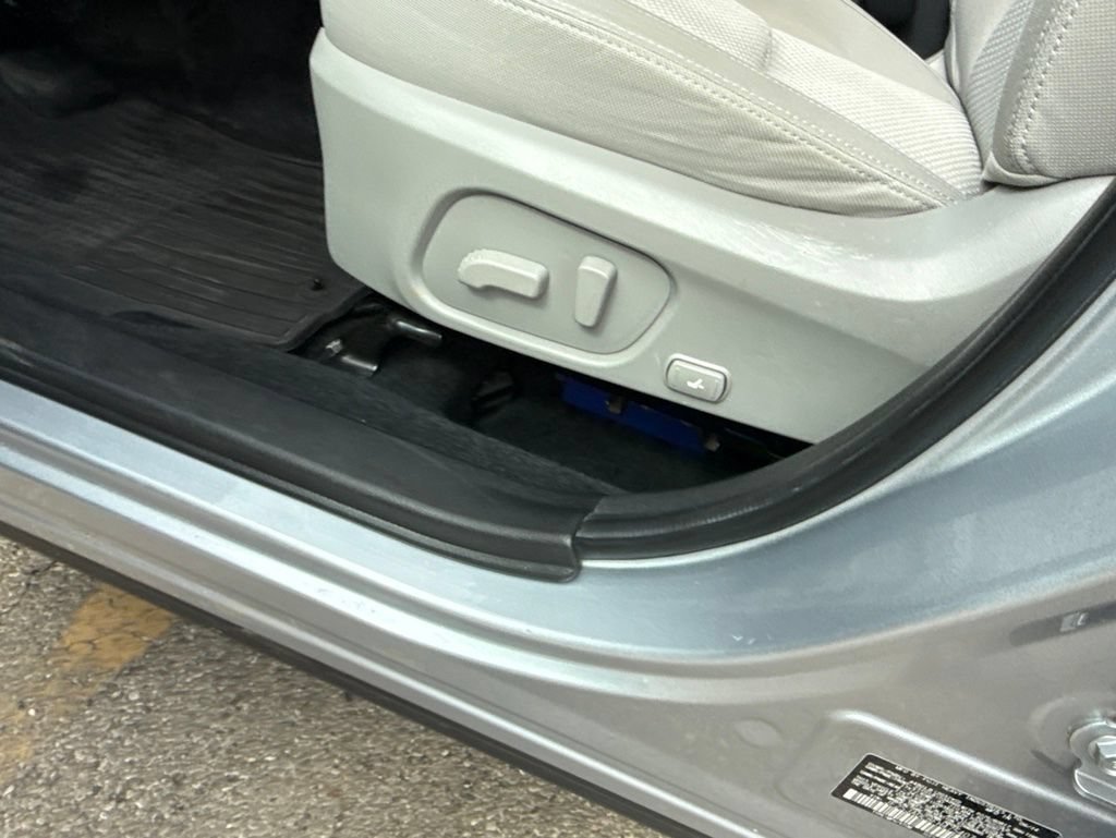 Used 2015 Ice Silver Metallic Subaru 2.5i Premium image 22