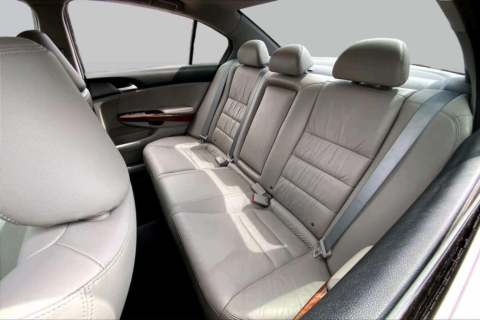 Used 2012 Alabaster Silver Metallic Honda EX-L image 18