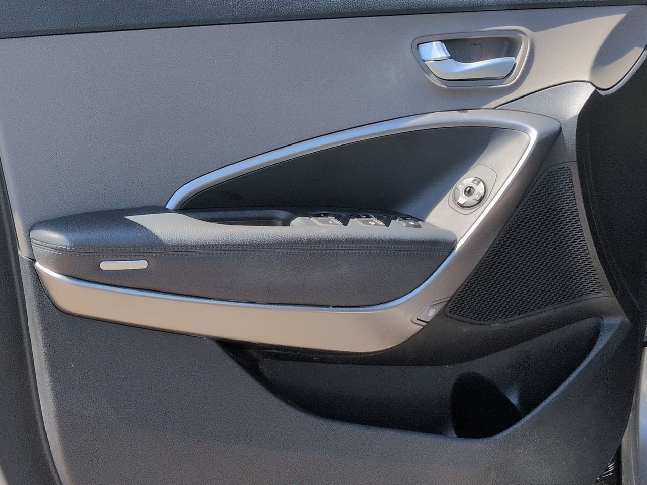 Used 2018 Gray Hyundai SE image 24
