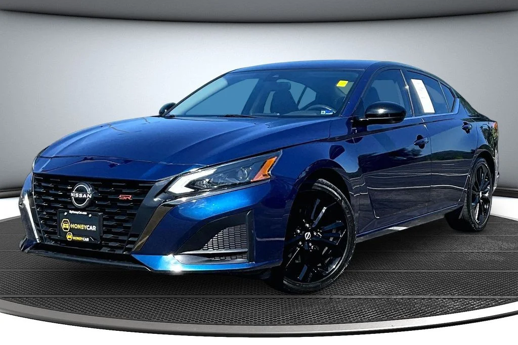 Certified Used 2023 Blue Nissan 2.5 SR image 3