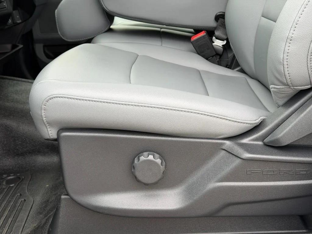 New 2027 Oxford White Ford F-350® XL image 8