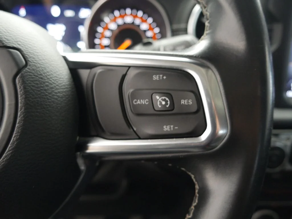 Used 2018 Crystal Metallic Jeep Unlimited Sahara image 36