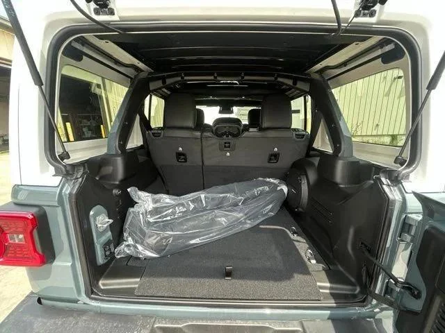 New 2026 Anvil Clear-Coat Exterior Paint Jeep Sahara image 11